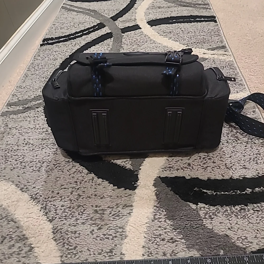 Vintage Black Samsonite Camera Bag W/blue Dots And Strap